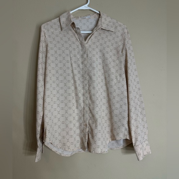 Women’s Mango monogram printed cream button down flowy shirt size 4 - Picture 2 of 8